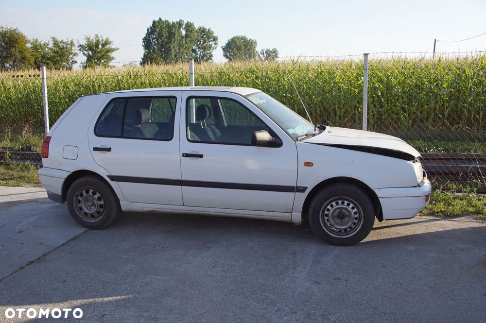 Auto na części - Volkswagen Golf III 1.4 8V 60 KM AEX DGL LB9A 1996R Silnik Skrzynia Drzwi Szyba Lusterko Błotnik Klapa Zderzak Deska Kokpit Sterownik Moduł Czujnik Licznik Kierownica - 2