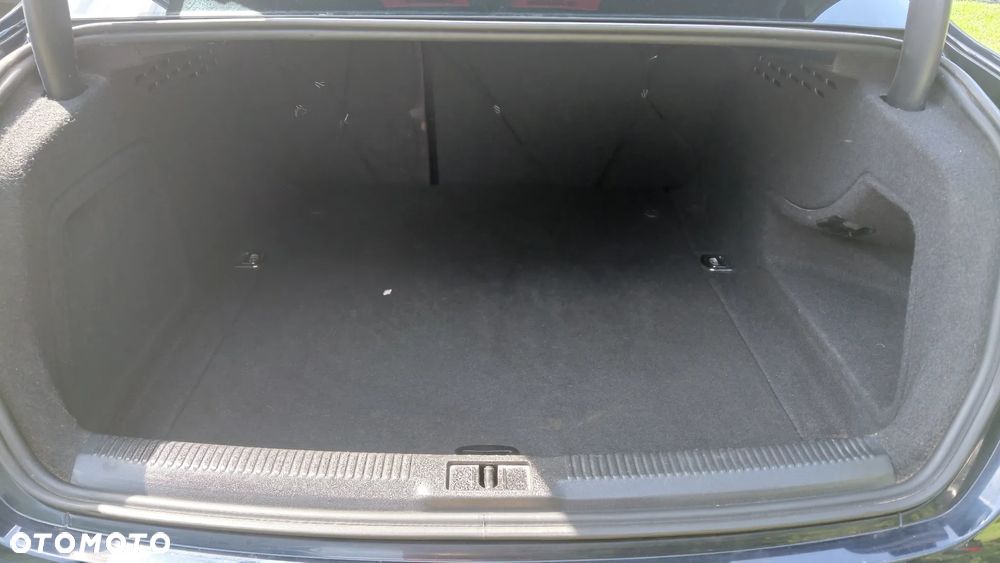 Audi A4 Limousine - 13