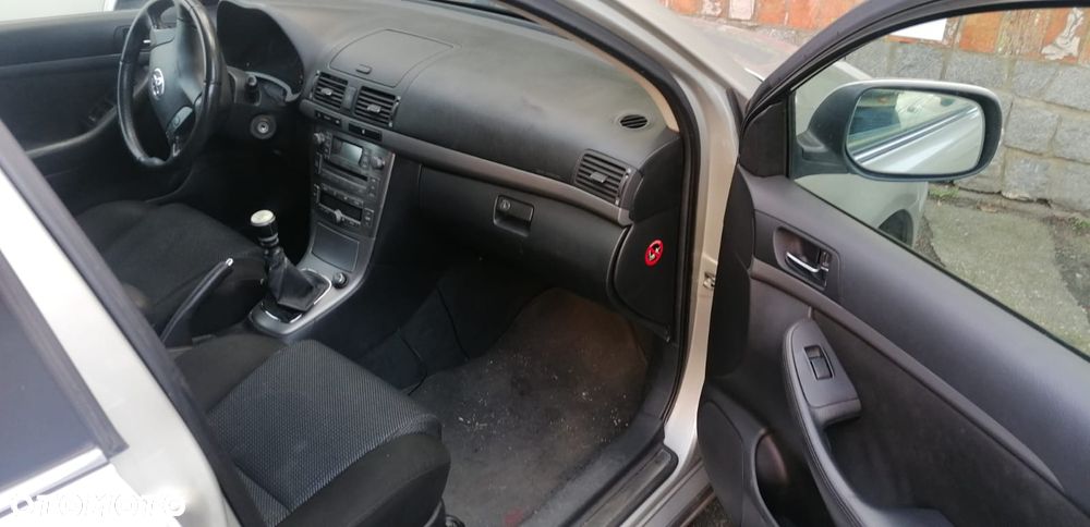 Toyota Avensis - 9