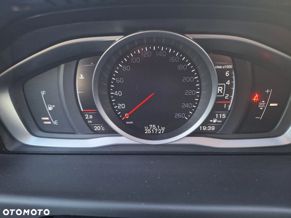 Volvo V70 T4 Momentum - 35