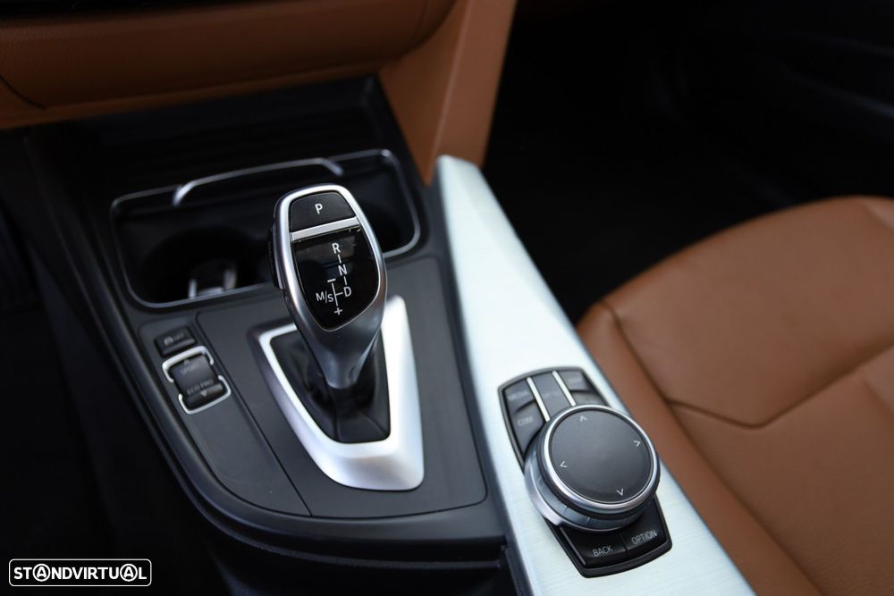 BMW 320 d Touring Line Luxury Auto - 10