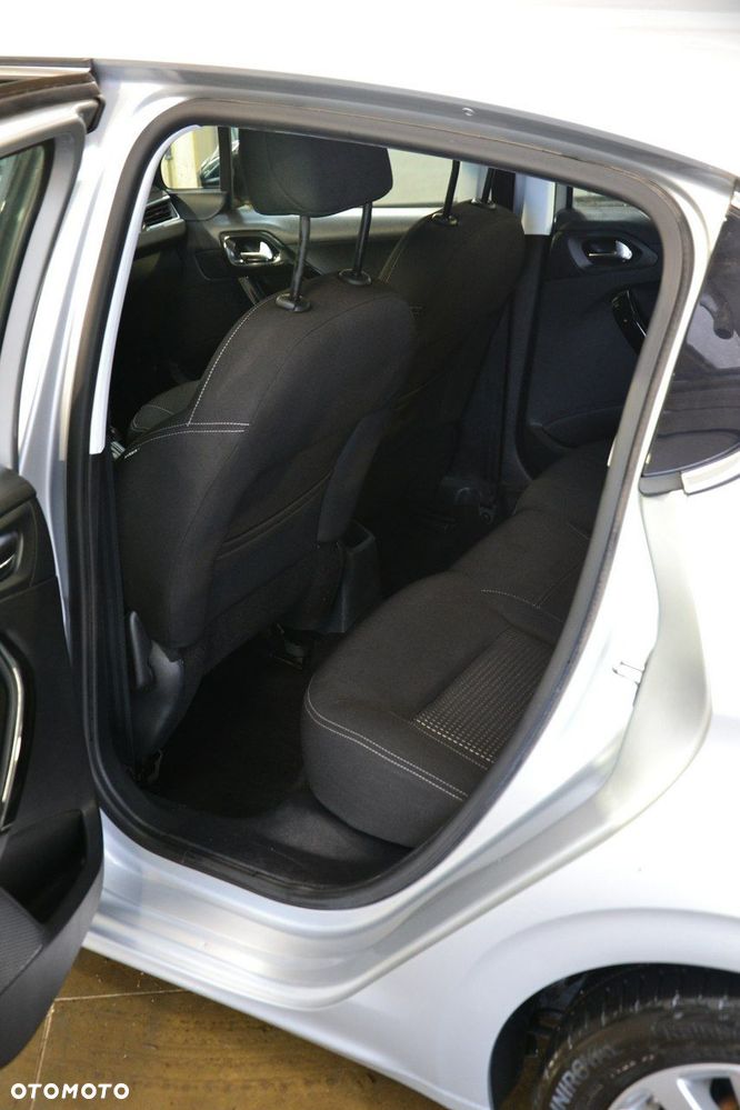 Peugeot 208 - 24