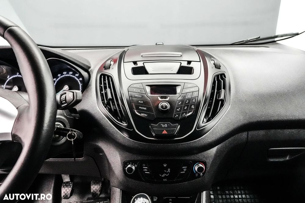Ford Transit Courier - 15