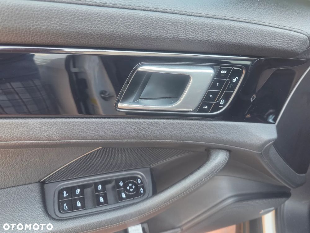 Porsche Panamera 4 Executive - 12