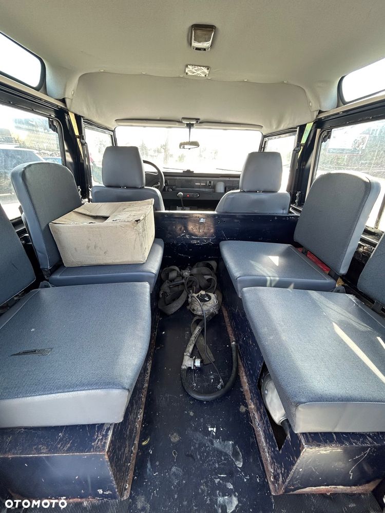 Land Rover Defender - 10