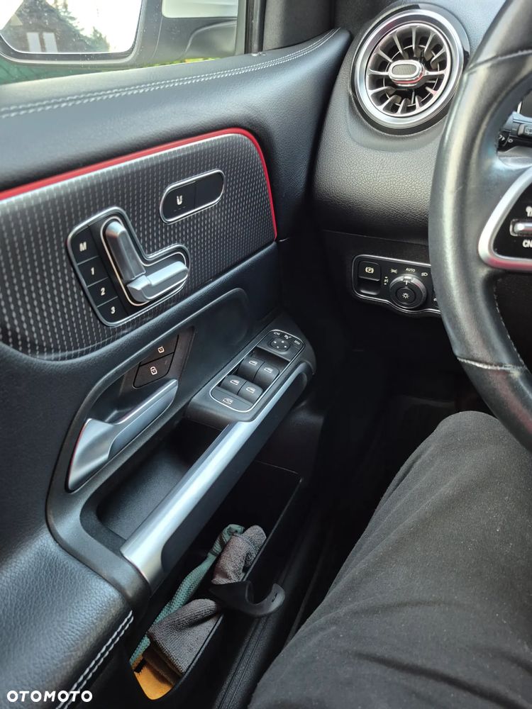 Mercedes-Benz GLB 250 8G-DCT - 21
