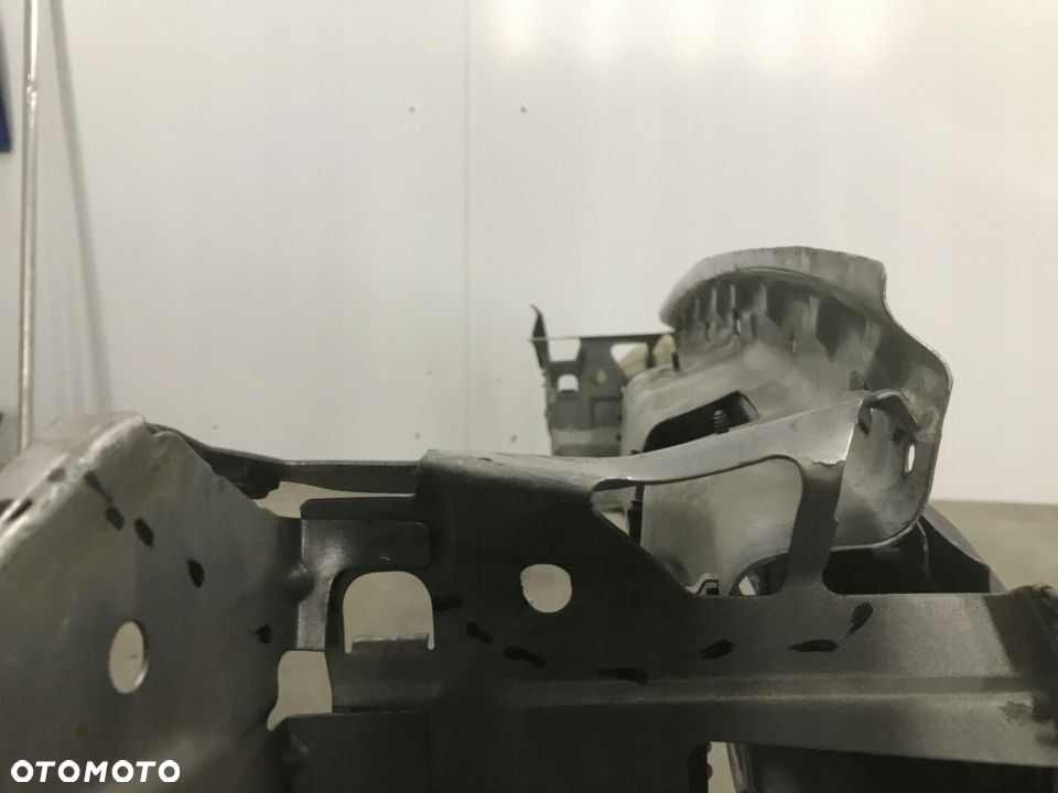 Pas przedni Volvo V50 S40 II 04-12r. wzmocnienie ramka okular reflektora oryginalne - 9