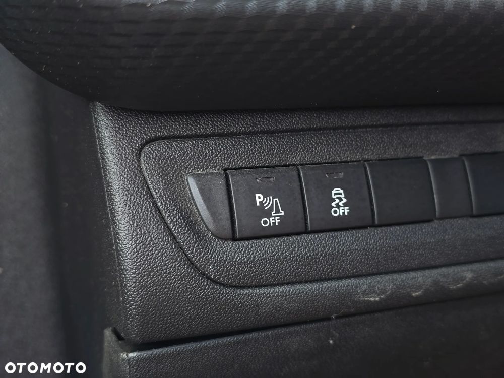Peugeot 2008 1.6 VTi Allure - 28