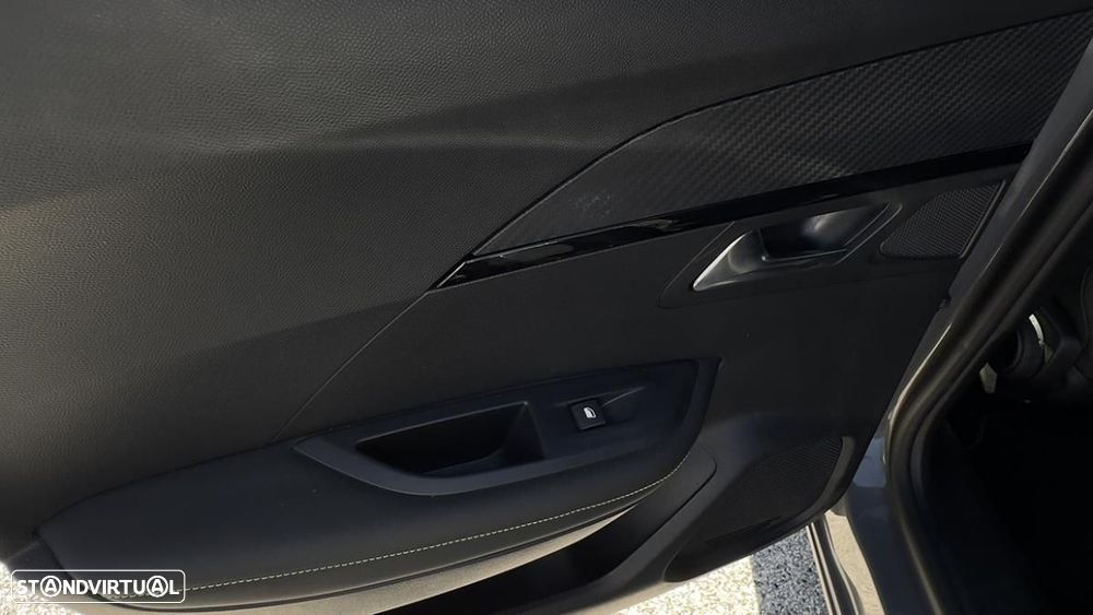 Peugeot e-2008 50 kWh GT - 32