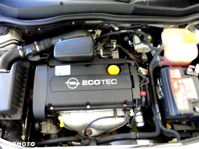 Opel Astra 1.6 Cosmo - 9