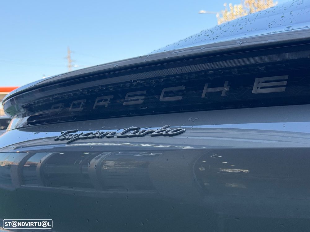 Porsche Taycan Turbo - 12