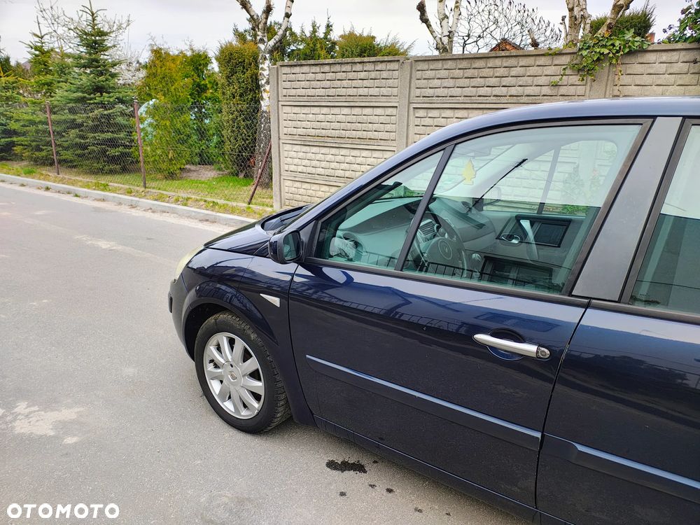 Renault Scenic 1.9 dCi FAP Avantage - 8