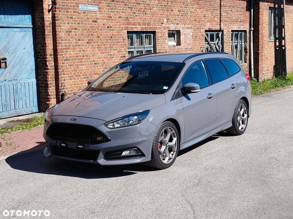Ford Focus 2.0 EcoBoost ST mit Leder-Exclusiv-Paket - 1