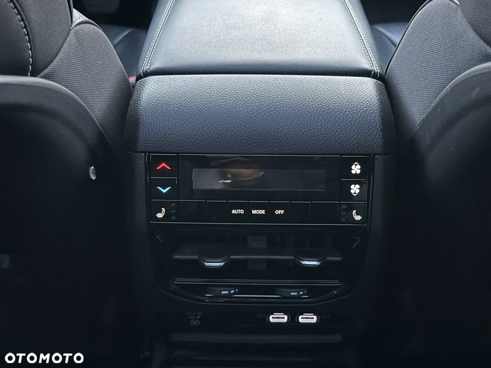 Jeep Grand Cherokee - 23