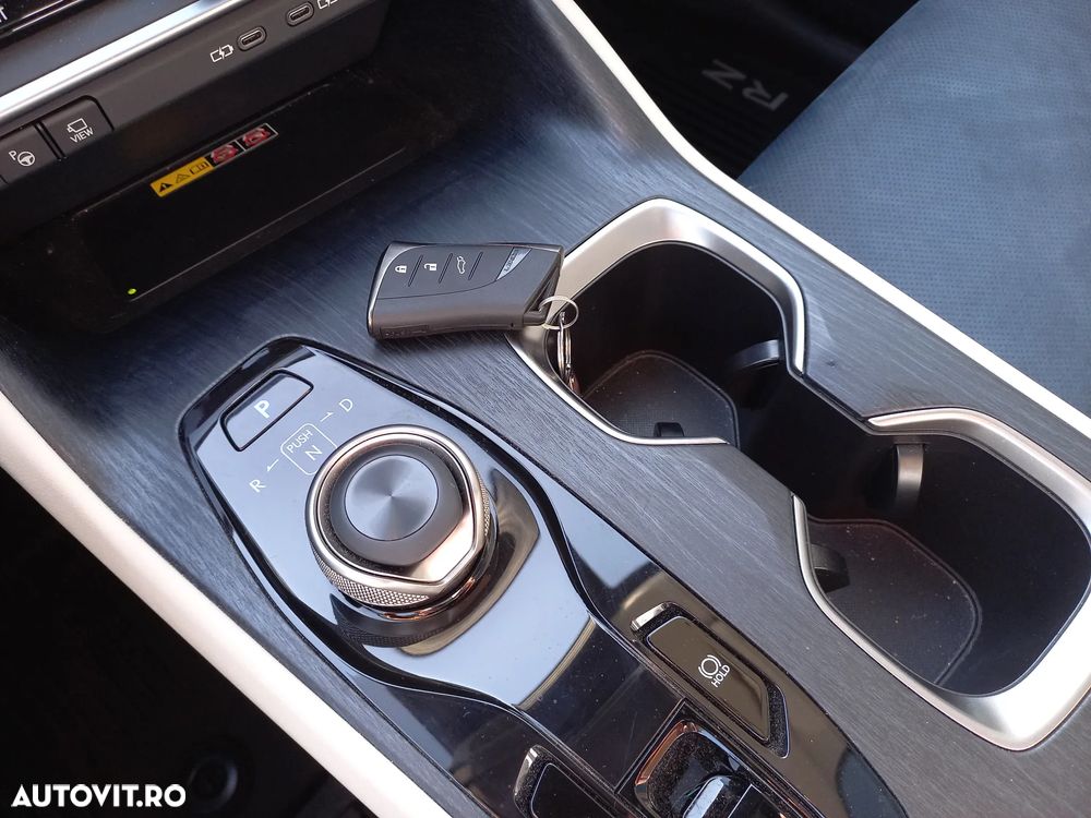 Lexus RZ 450e AWD Luxury - 24