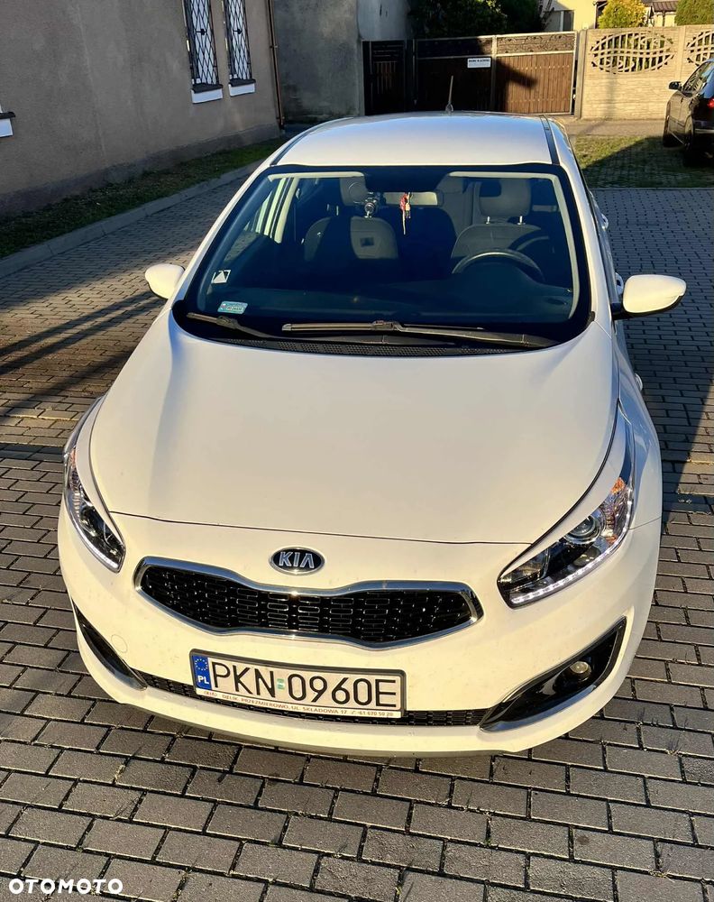 Kia Ceed - 11