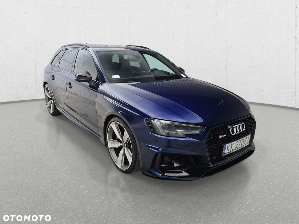 Audi RS4 Limousine - 1