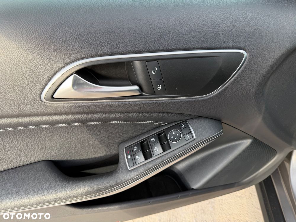 Mercedes-Benz GLA 200 Urban - 30