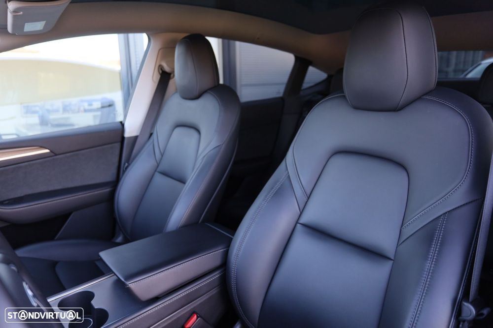 Tesla Model Y Long Range Dual Motor AWD - 8