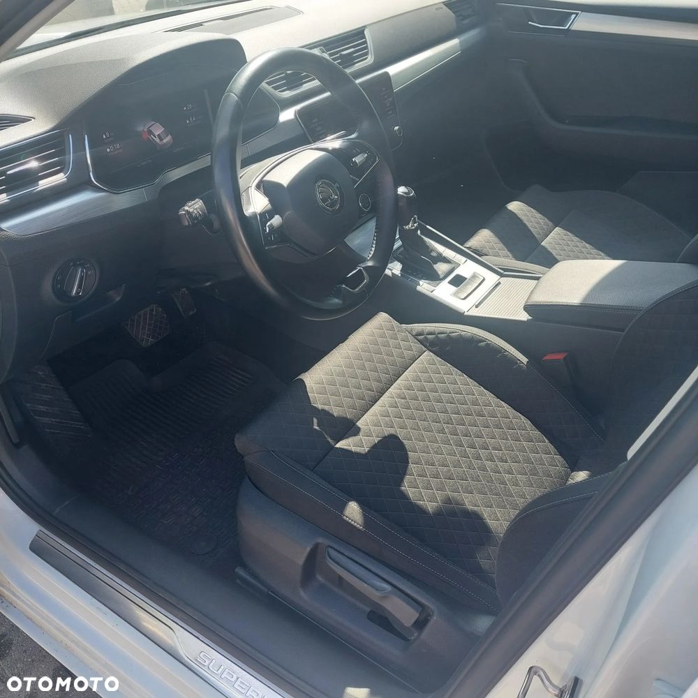 Skoda Superb 2.0 TDI SCR Ambition DSG - 9
