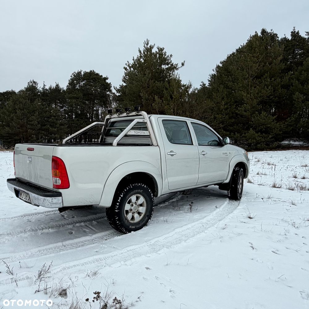 Toyota Hilux - 2