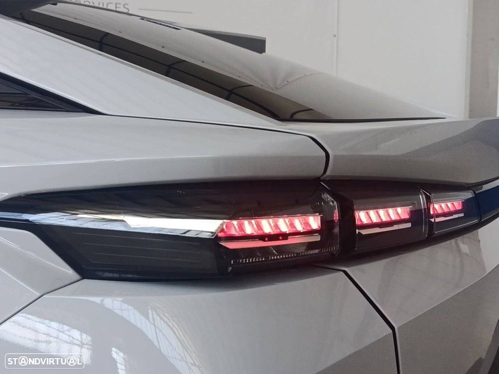 Peugeot 408 1.2 Hybrid Allure e-DCS6 - 26