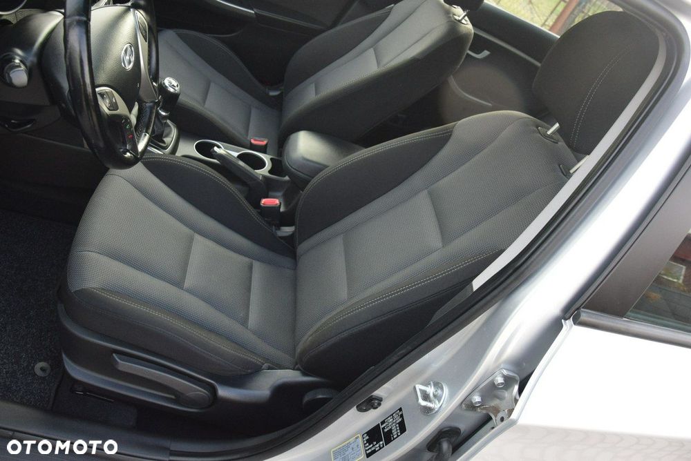 Hyundai i30 1.6 CRDi Fifa World Cup Edition - 30