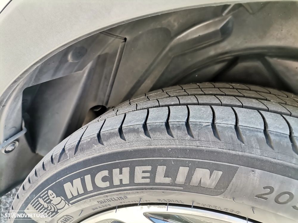 Renault Captur 1.5 dCi Exclusive EDC - 17