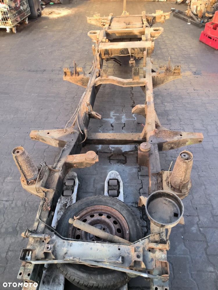 Rama Land Rover Defender 110 pickup zdrowa - 3