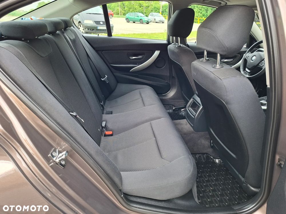 BMW Seria 3 320i - 21