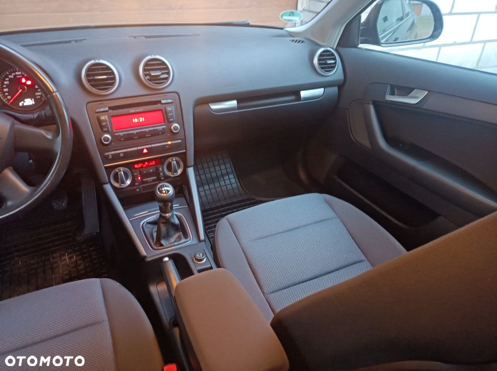 Audi A3 Sportback 1.6 TDI DPF Ambiente - 15