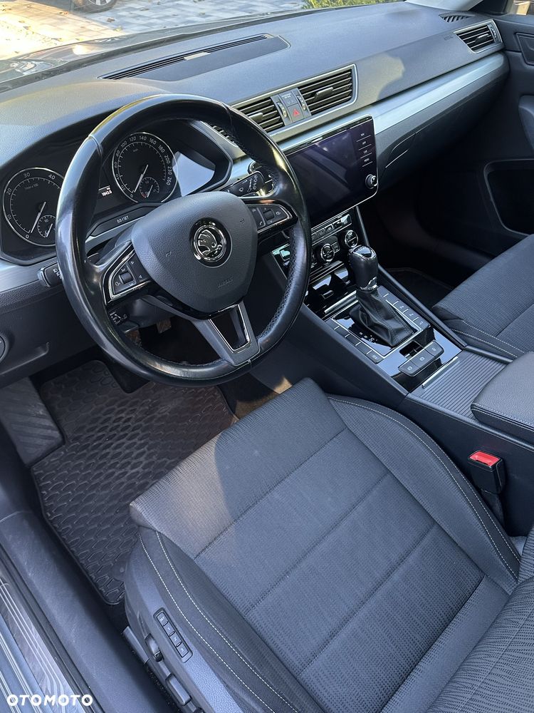 Skoda Superb 2018 photo 5