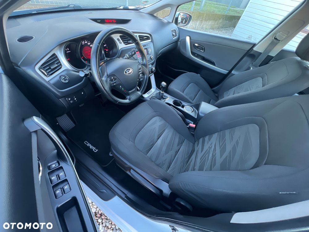 Kia Ceed 1.6 GDI Dream Team Edition - 12