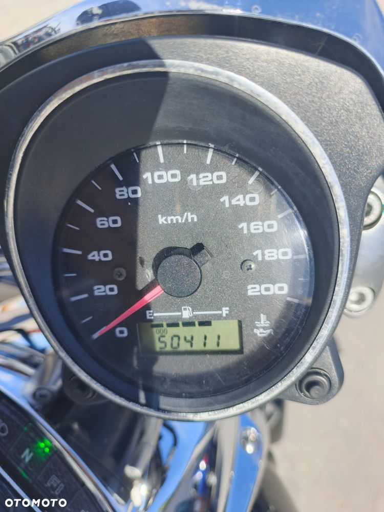 Suzuki Intruder - 4