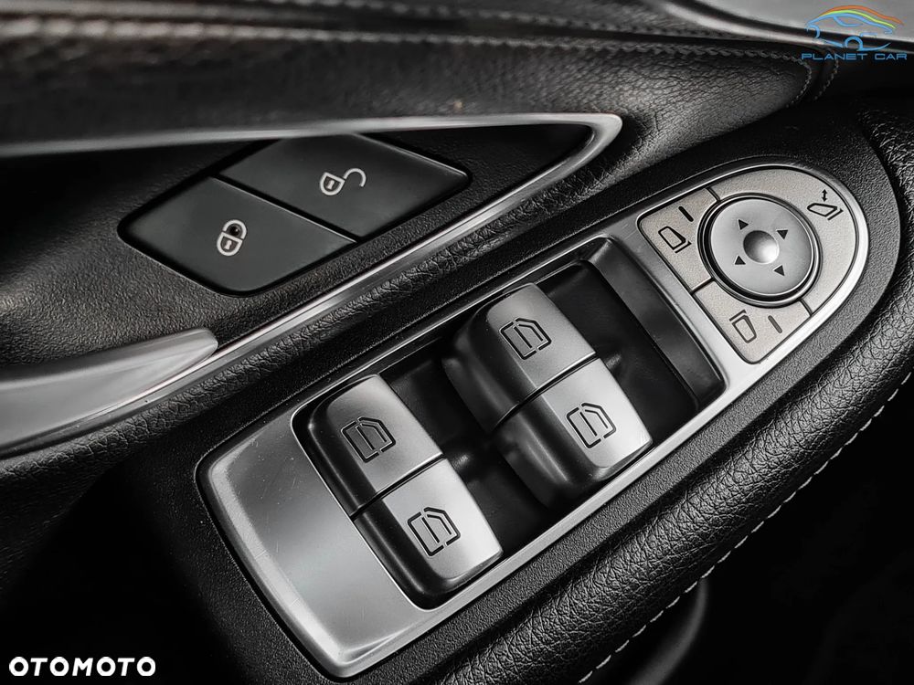 Mercedes-Benz Klasa C 300 4Matic 9G-TRONIC AMG Line - 29