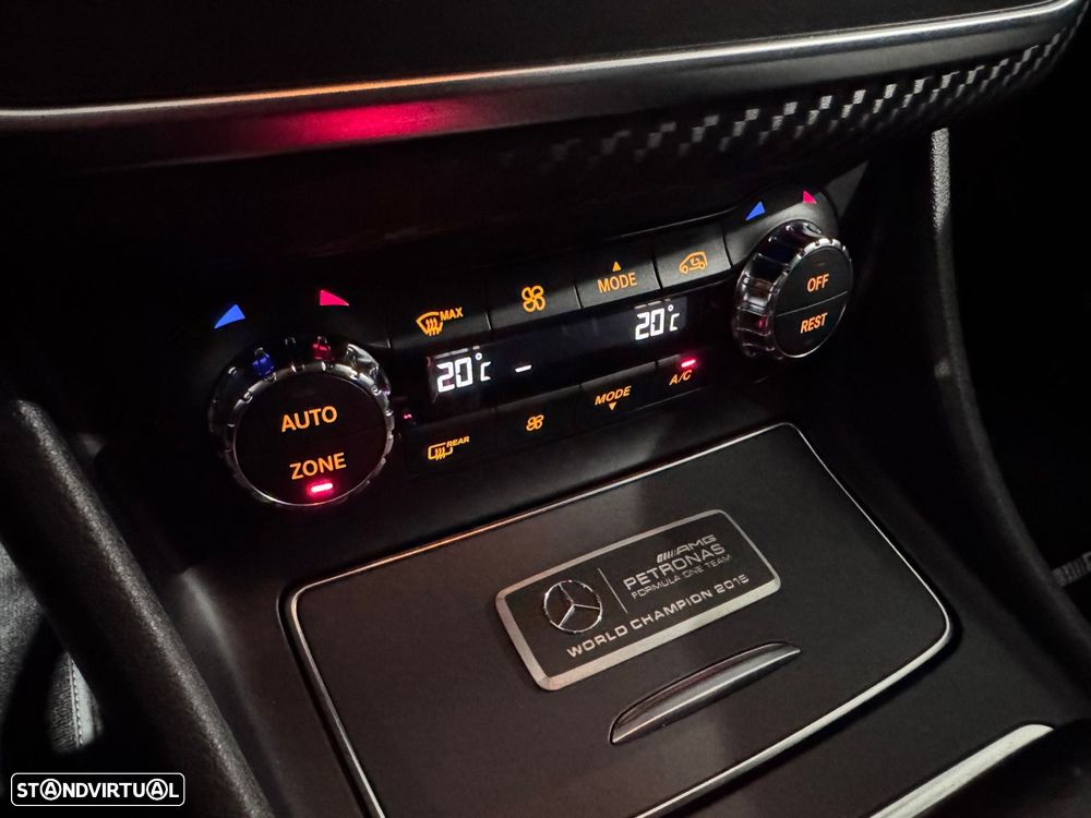 Mercedes-Benz A 45 AMG 4Matic Speedshift 7G-DCT PETRONAS 2015 World Champion Edition - 31