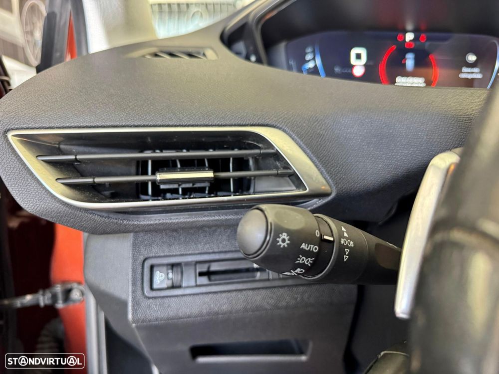 Peugeot 3008 1.5 BlueHDi Active Pack EAT8 - 14