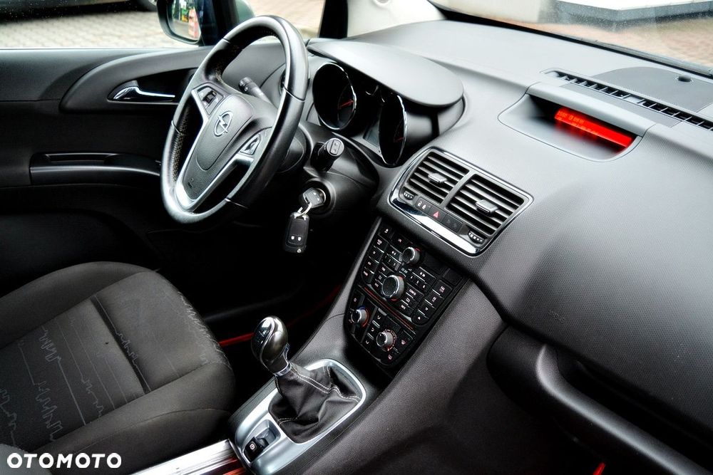 Opel Meriva 1.4 T Essentia S&S - 8