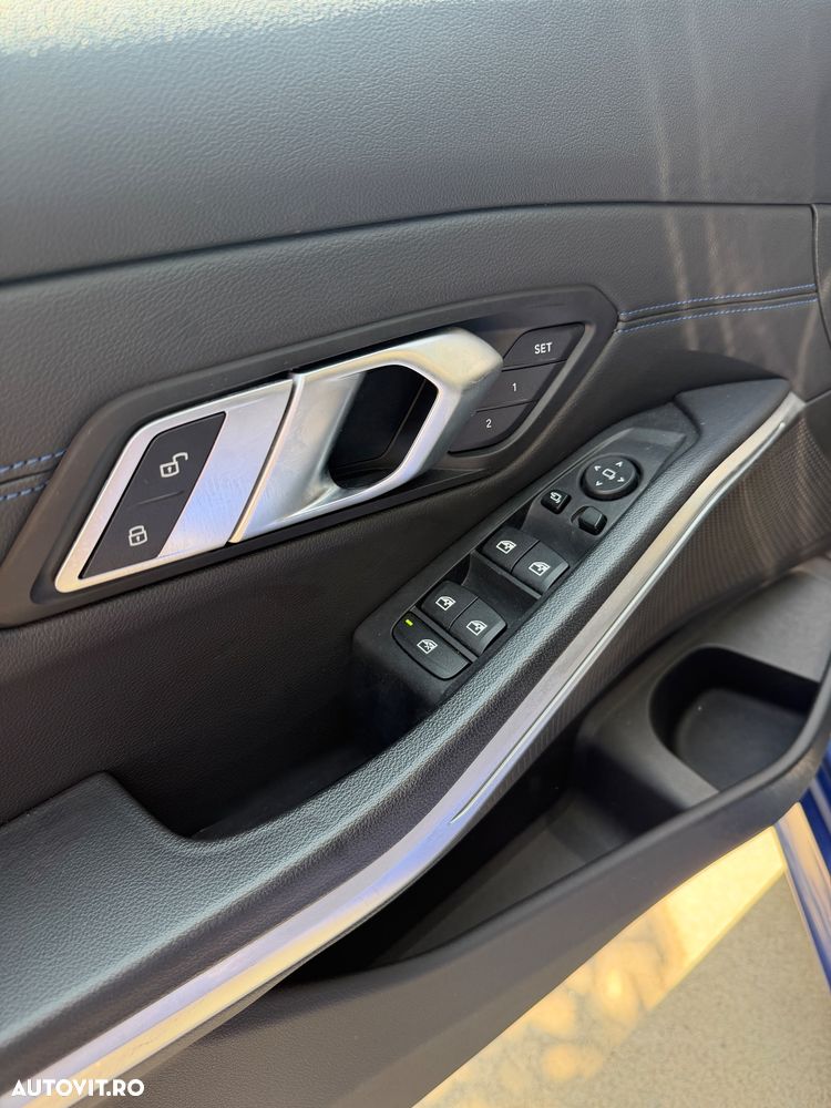BMW Seria 3 320i AT - 12