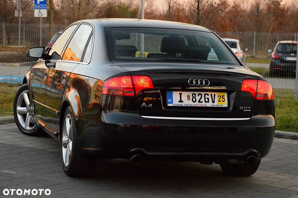 Audi A4 Limousine 2.0 T FSI quattro - 15