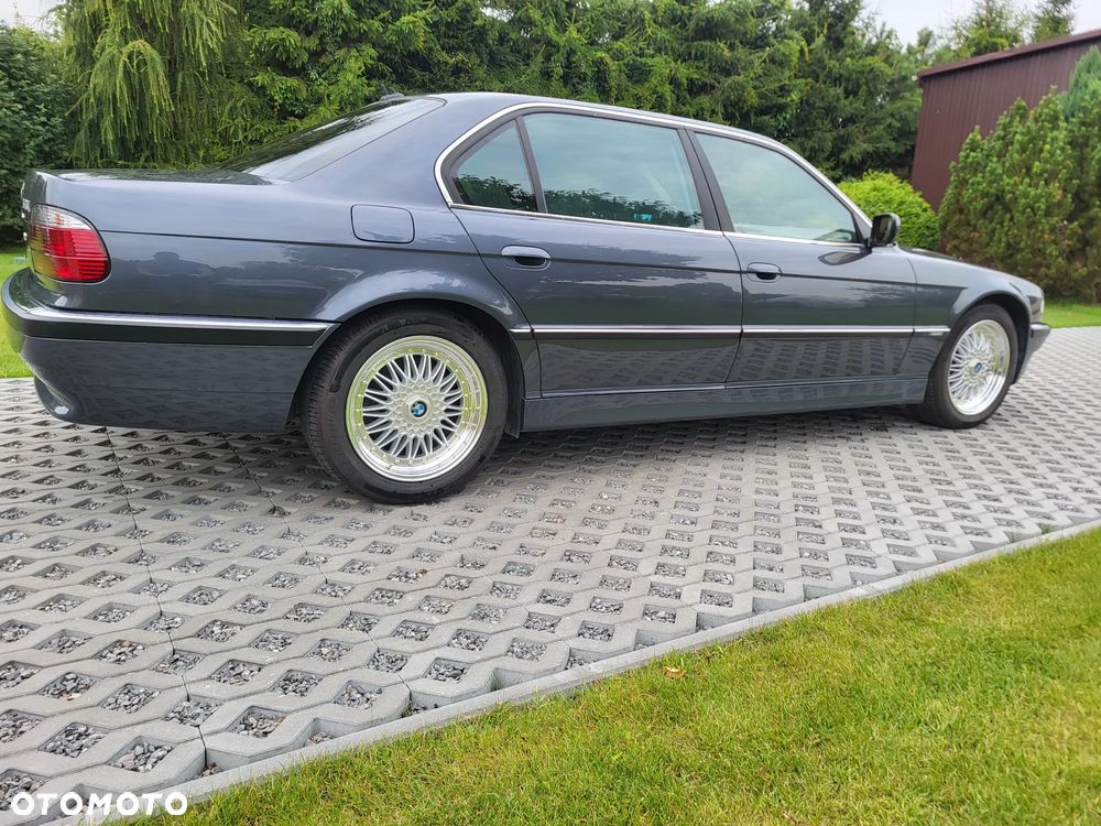 BMW Seria 7 740iL - 3