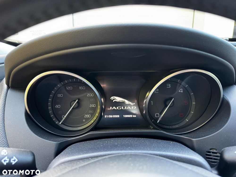 Jaguar XE 2.0 D Prestige - 13