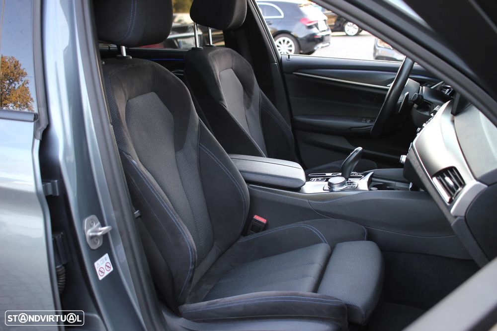 BMW 520 d Pack Desportivo M Auto - 36