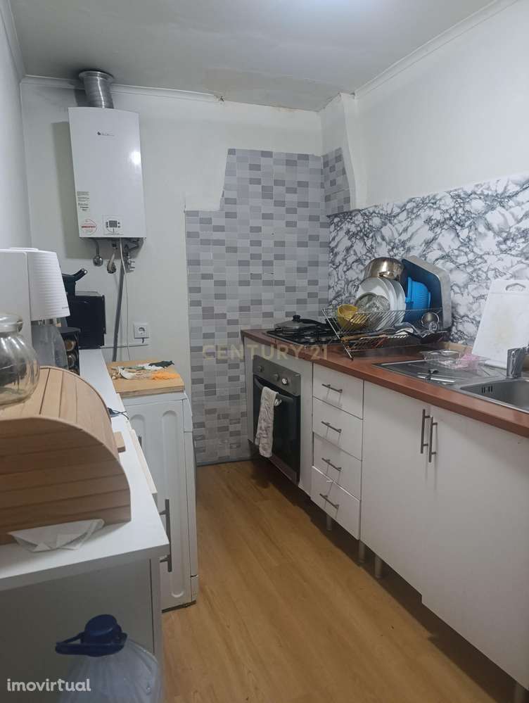 Casas em Almada Laranjeiro com 2 casas de banho e boa exposição solar - Grande imagem: 5/23