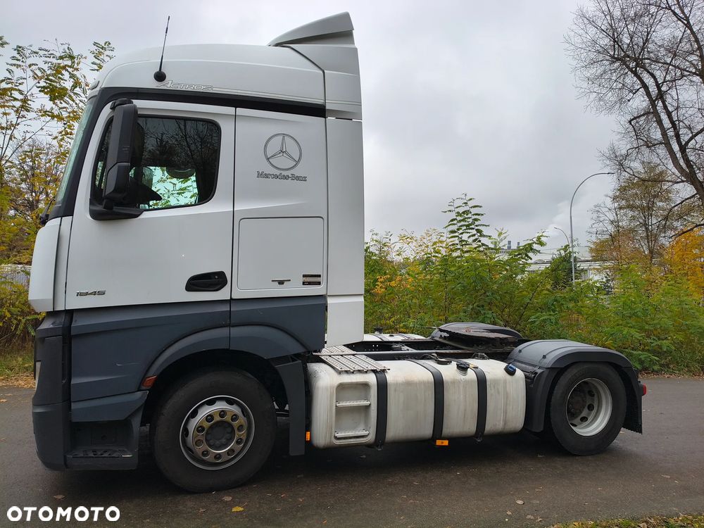 Mercedes-Benz Actros - 4