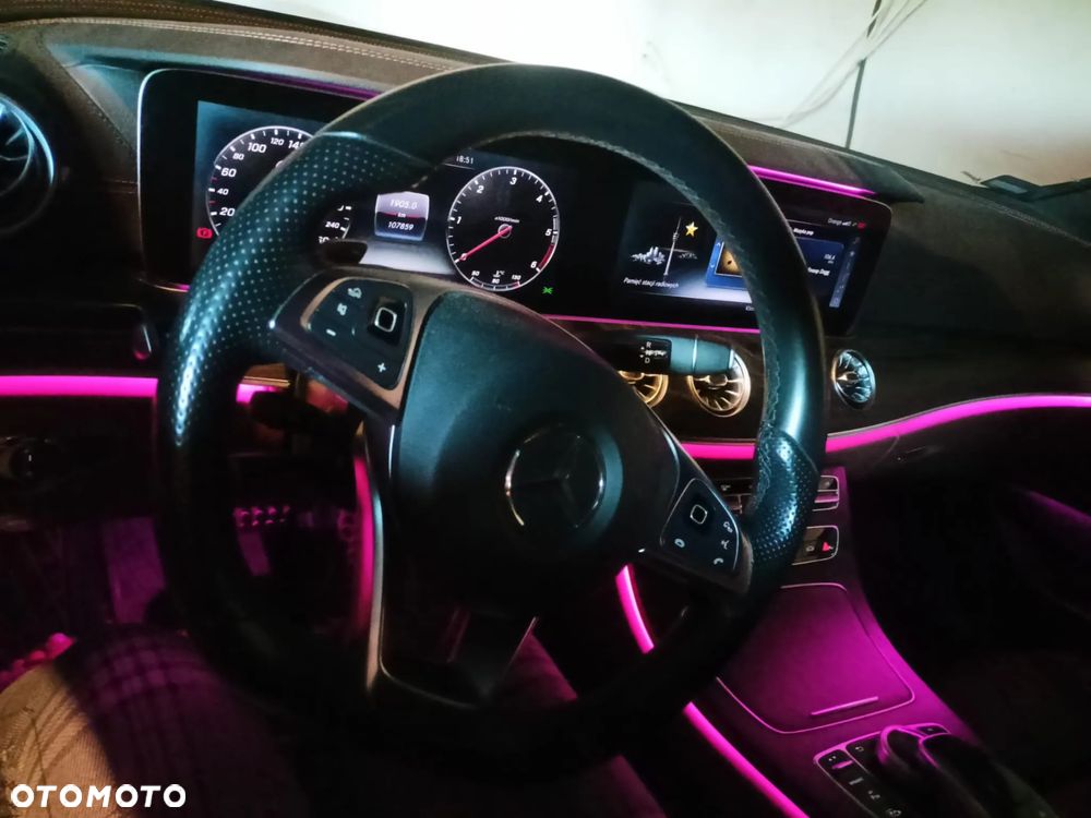 Mercedes-Benz Klasa E 220 d Coupe 4-Matic 9G-TRONIC - 32