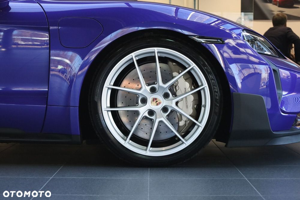 Porsche Taycan - 8