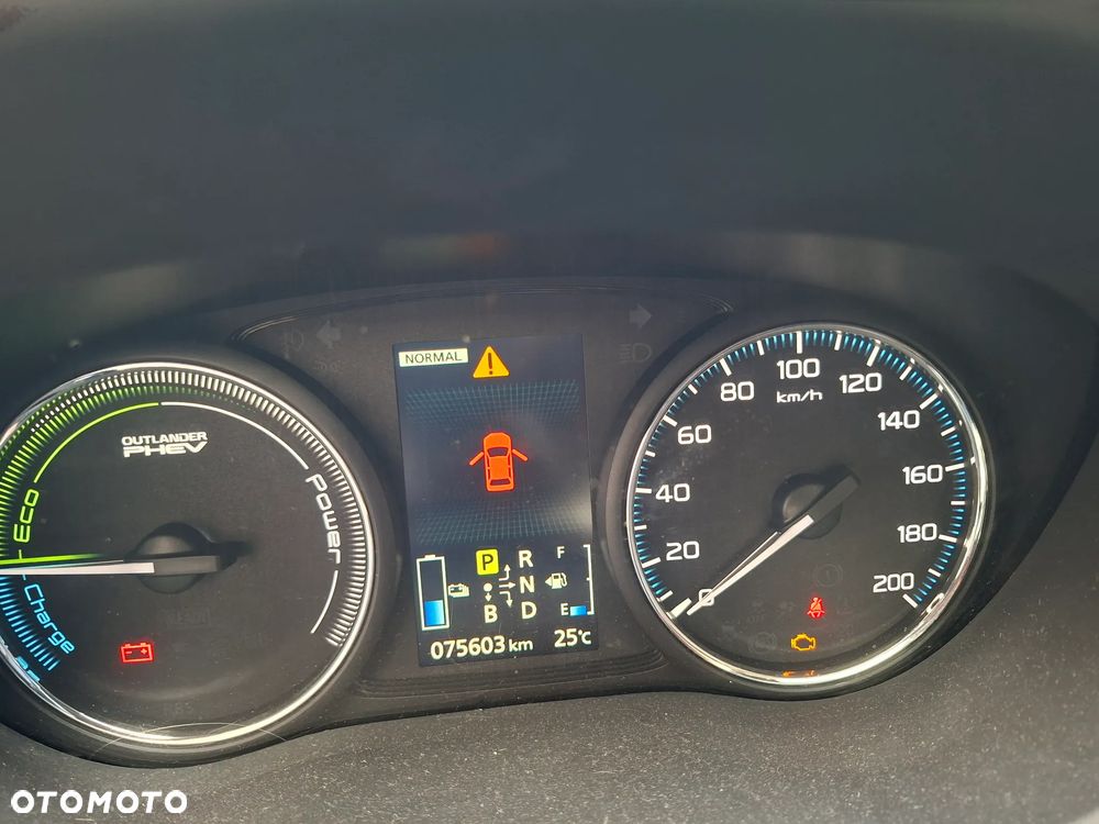 Mitsubishi Outlander Instyle NAVI - 18