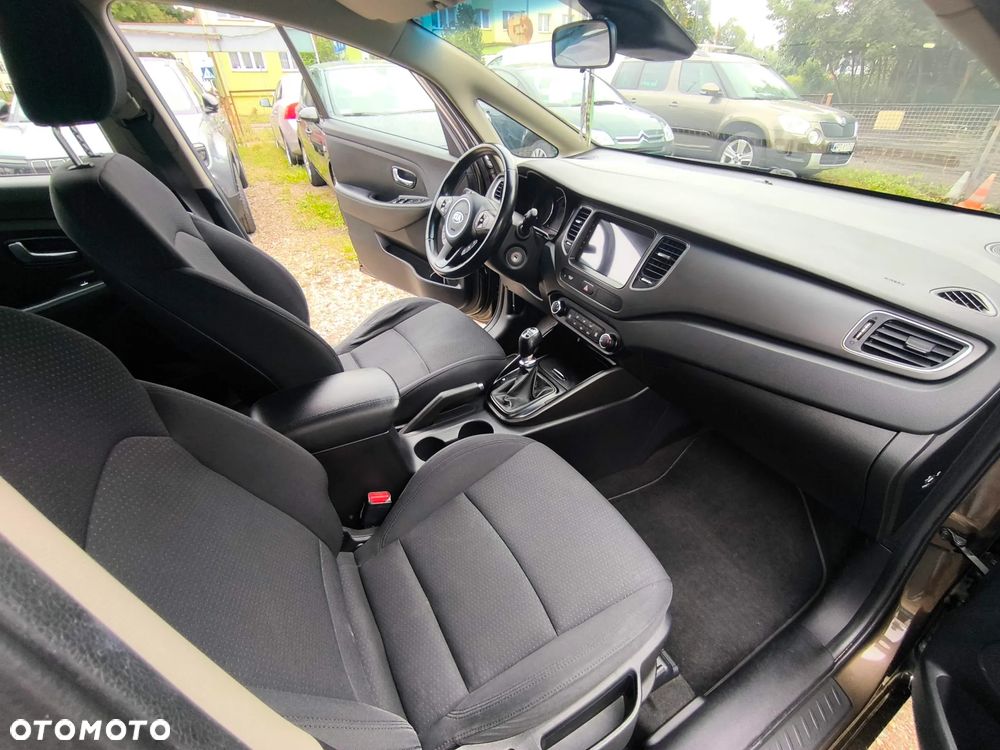 Kia Carens 1.6 GDI L - 12