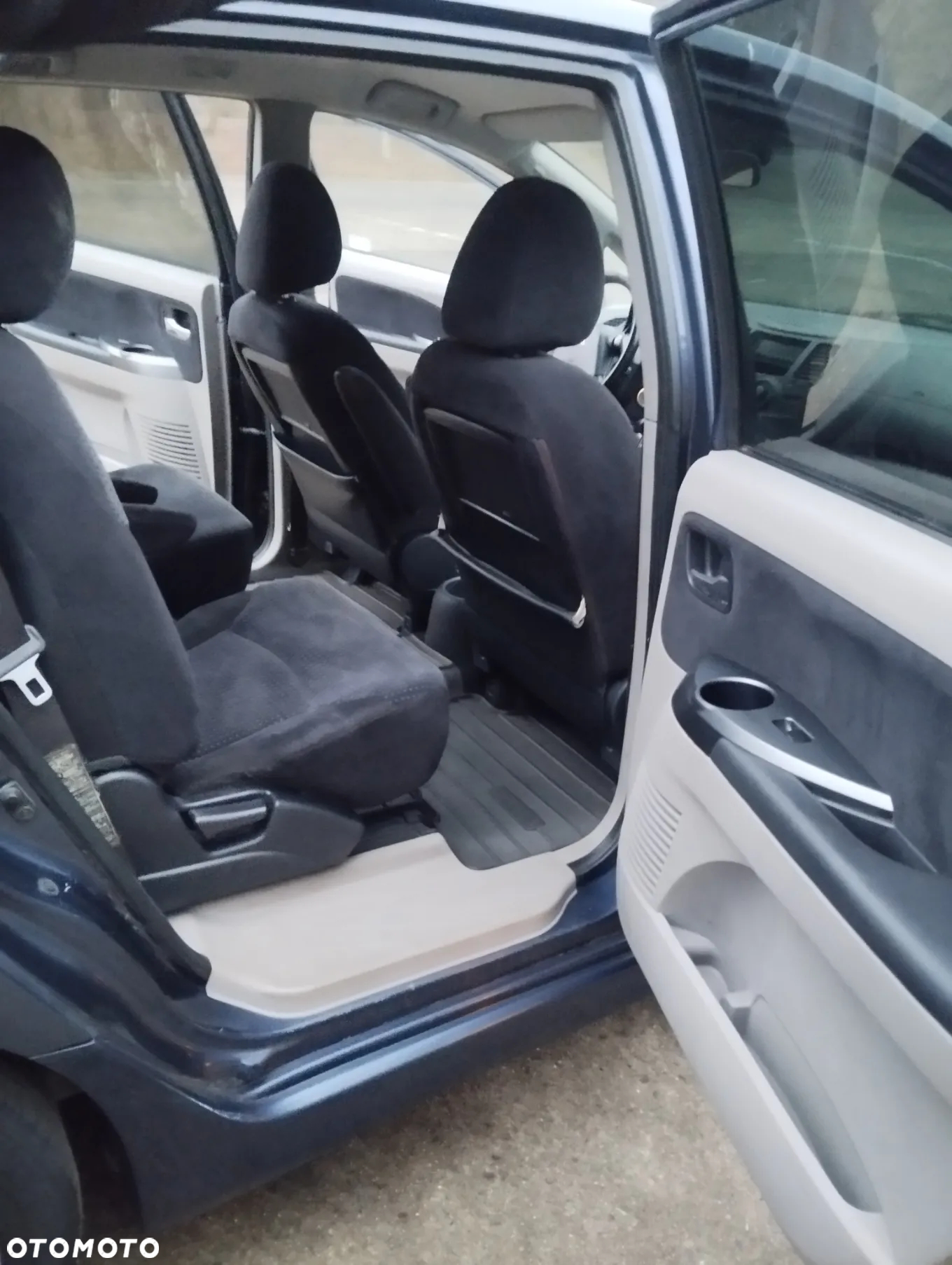 Mitsubishi Grandis 2.4 Automatik Invite - 10